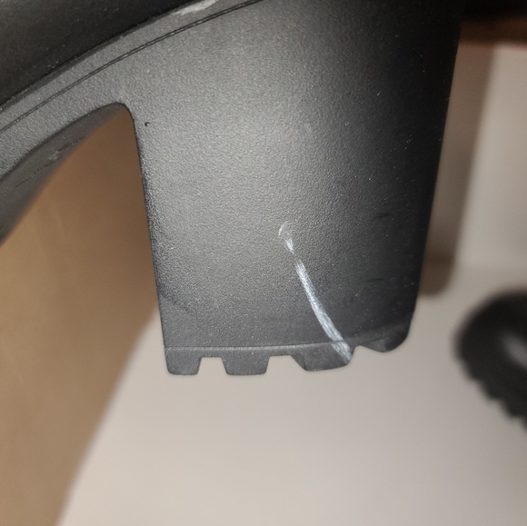 A super cute pair of Top Moda ankle boots. - Picture 9 of 9